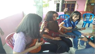 Latihan Musik Tradisional Totobuang, Tifa, dan Ukulele di Sanggar Boiratan Desa Amahusu (3)