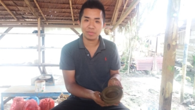 Praktik Pembuatan Sempe oleh peserta Darmasiswa RI di Desa Ouw Saparua 4